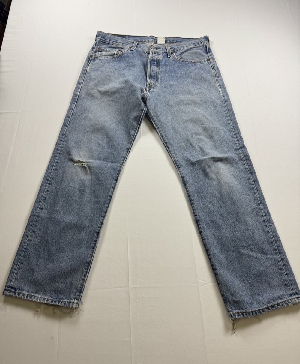 Levi’s 501 Jeans Mens 34x30 Light Wash Button Fly Distressed Faded Denim